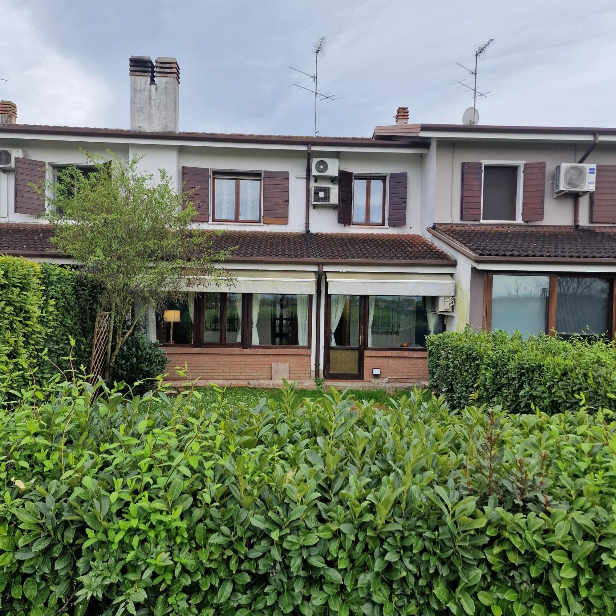 Residenza Vittoria Villa Bagnolo San Vito ภายนอก รูปภาพ